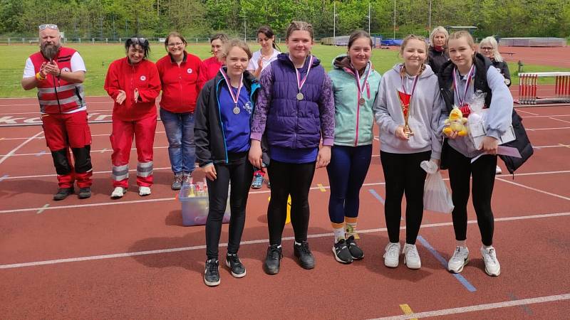 Z regionálního kola soutěže Hlídek mladých zdravotníků na atletickém stadionu v Kolíně.