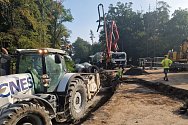 Práce na přestavbě dvou křižovatek v Úvalech, říjen 2023