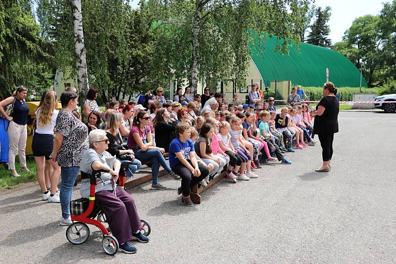 Nadání žáci po celé republice pořádají open happening.