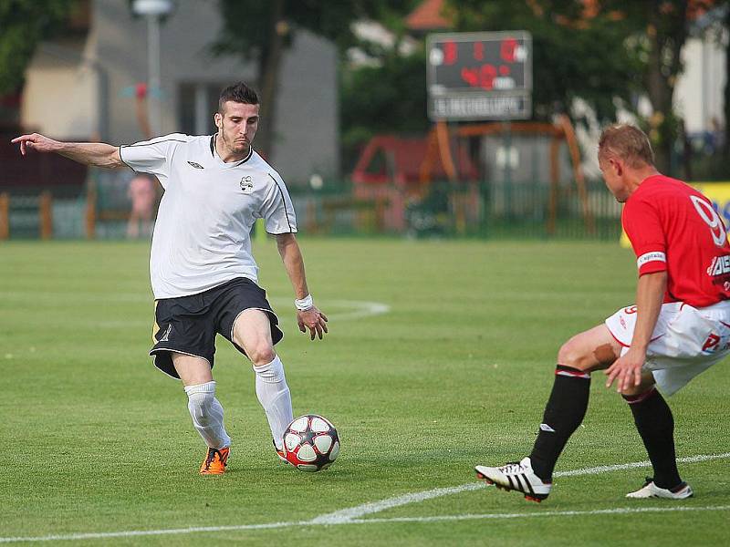 Z utkání Velim - Horní Měcholupy (3:0).