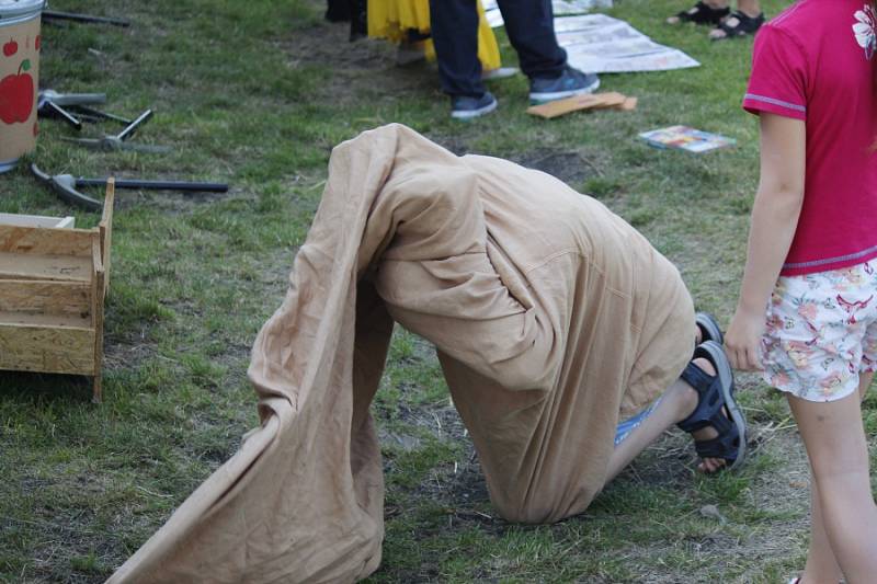 Souběžně s letním rodinným festivalem Kouřimská skála se v Kouřimi v sobotu odpoledne uskutečnil 18. ročník Putování s pohádkou. 