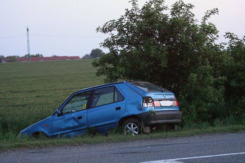 Autonehoda na I/12 u odbočky na Velim, 3.5.2009