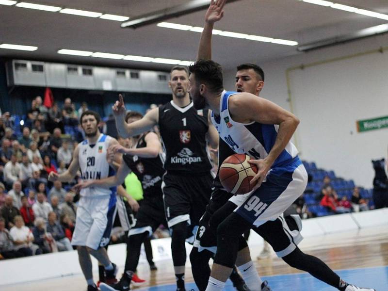 Z utkání BC Geosan Kolín - Hradec Králové (104:78).