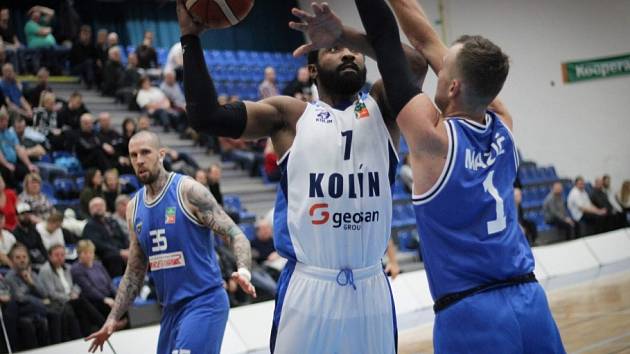 Z utkání BC Geosan Kolín - USK Praha (79:76).