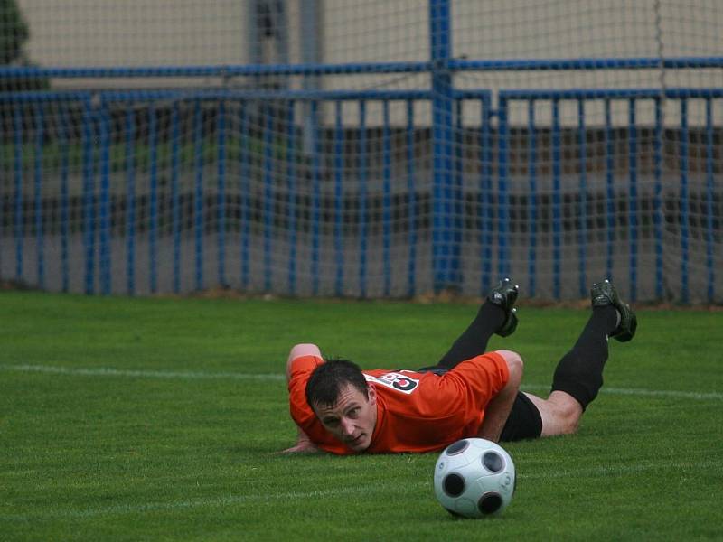 Z utkání FK Kolín - Vyšehrad (1:2).