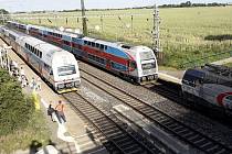 Lidé na Českobrodsku tvrdí, že ještě před tragickou srážkou vlaků u Štolmíře byly problémy také v Rostoklatech.
