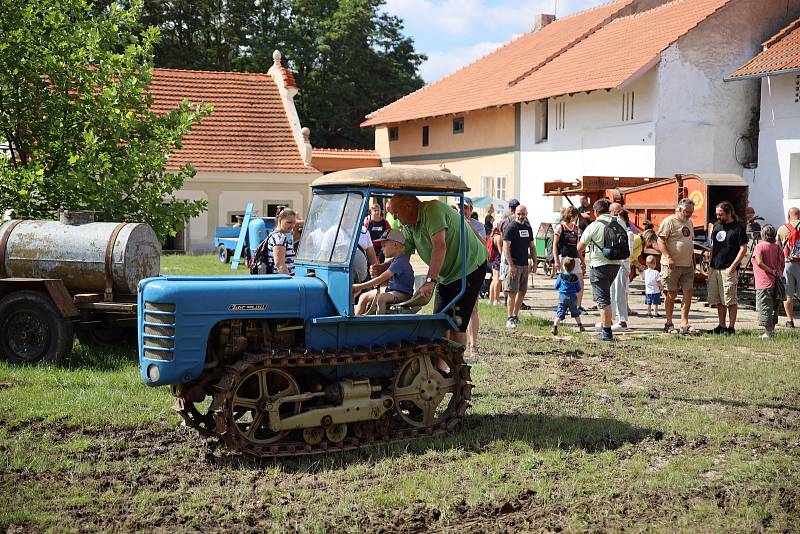 Ze Svatoprokopské pouti v Chotouni.