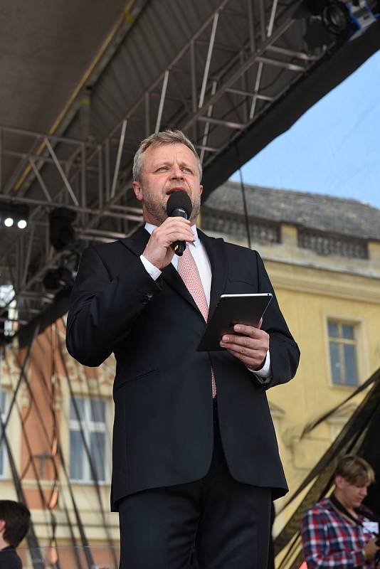 Závěrečný monstrkoncert festivalu Kmochův Kolín.