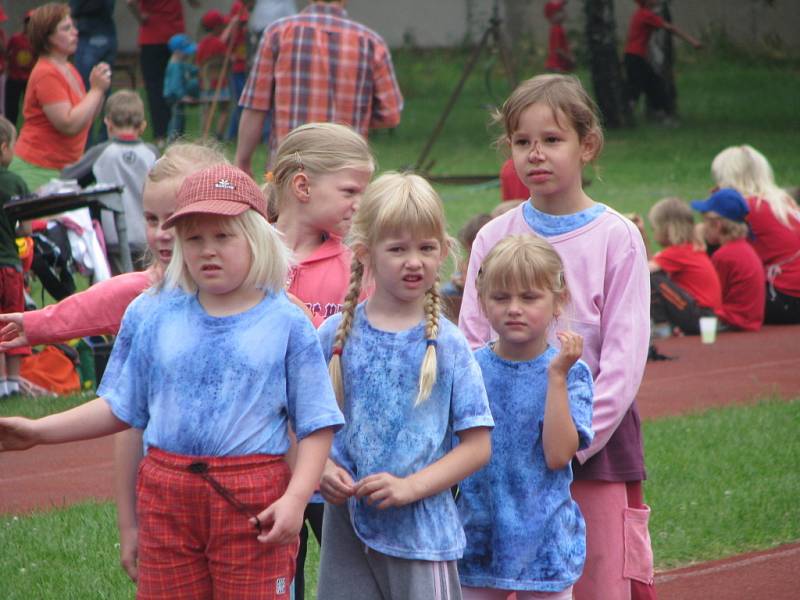 Na atletickém stadionu v Kolíně závodily děti z celého kraje