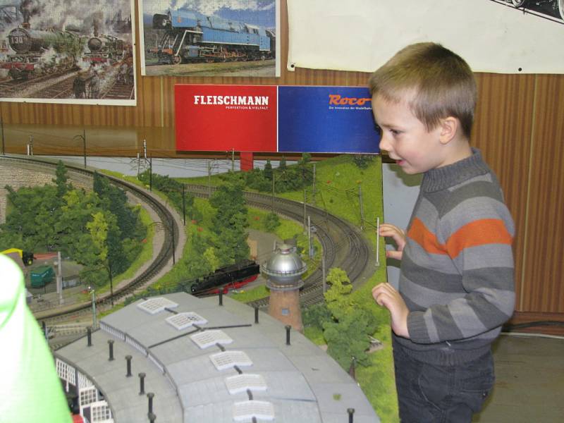 Výstava železničních modelů v Pečkách. Zdejší klub ji organizuje každý měsíc.