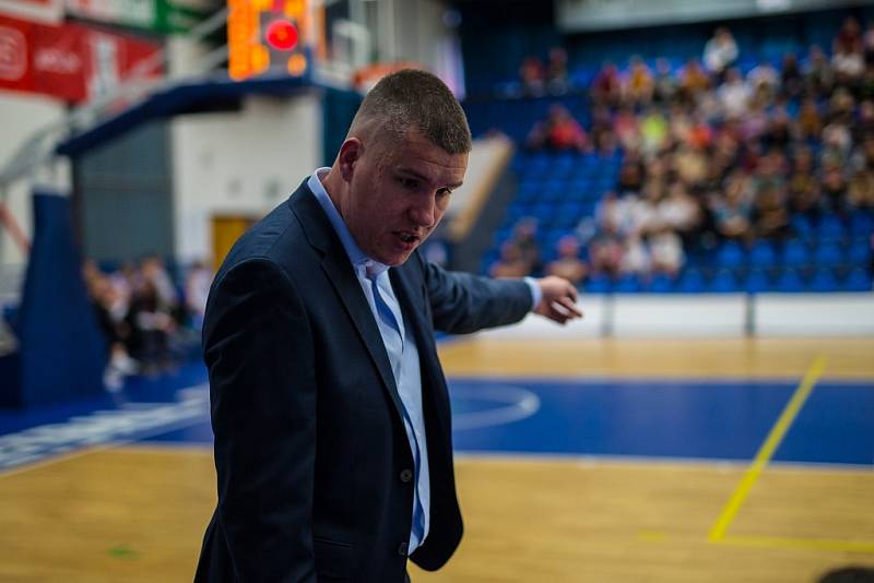 Z basketbalového utkání NBL Kolín - Opava (75.80)