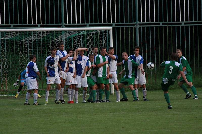 Z utkání Zásmuky - Jílové (1:0).