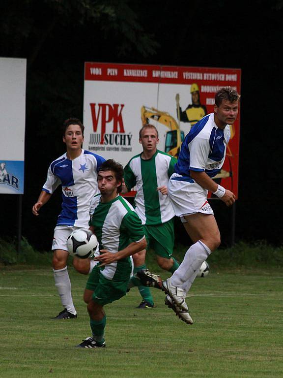 Z utkání Zásmuky - Jílové (1:0).