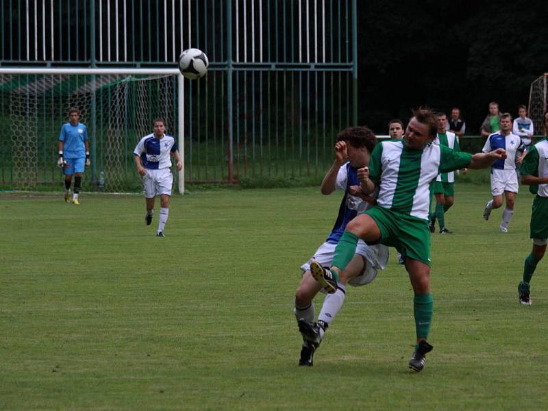 Z utkání Zásmuky - Jílové (1:0).