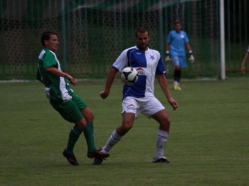 Z utkání Zásmuky - Jílové (1:0).