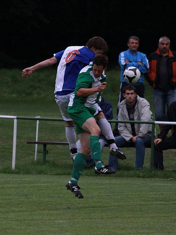 Z utkání Zásmuky - Jílové (1:0).