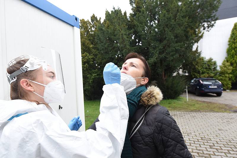 Odběrové místo na pozemku 1. kolínského sanatoria v ulici V Břízách v Kolíně.