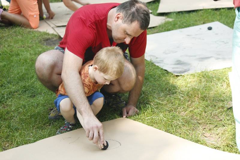 Souběžně s letním rodinným festivalem Kouřimská skála se v Kouřimi v sobotu odpoledne uskutečnil 18. ročník Putování s pohádkou. 