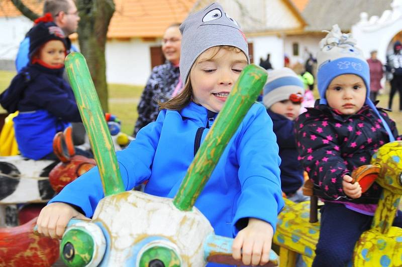 Národopisné pořady lákají stále více zájemců.