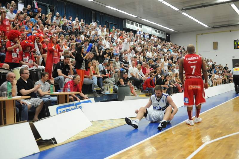 Semifinále Mattoni NBL 2.zápas: Kolín - Nymburk 90:88 pp