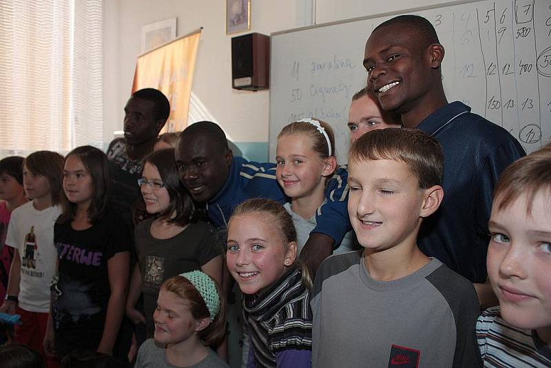 Žáci 7. základní školy besedovali s obyvateli Keni