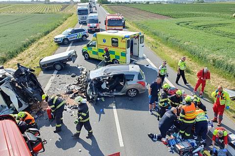 Vážná dopravní nehoda na silnici I/12 u Křečhoře.