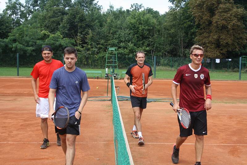 Na tenisových kurtech LTC Kolín se uskutečnil 11. ročník Posvícenského turnaje ve čtyřhře.