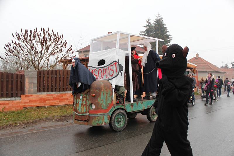 Masopustní průvod prošel obcí Tatce.