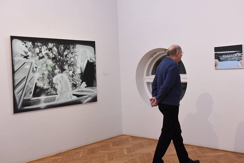 Od třetího lednového úterka se změnila i výstava v Galerii Města Kolína, kde své převážně velkoplošné obrazy vystavuje letos šedesátiletý Pavel Kříž,  používající umělecký pseudonym Pavel Kryz.