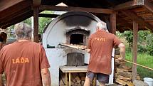 Z pečení chleba ve Štolmíři 13. srpna 2022.