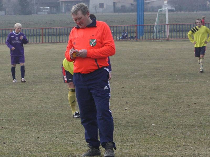 Z utkání Jestřabí Lhota - Libodřice (1:0).