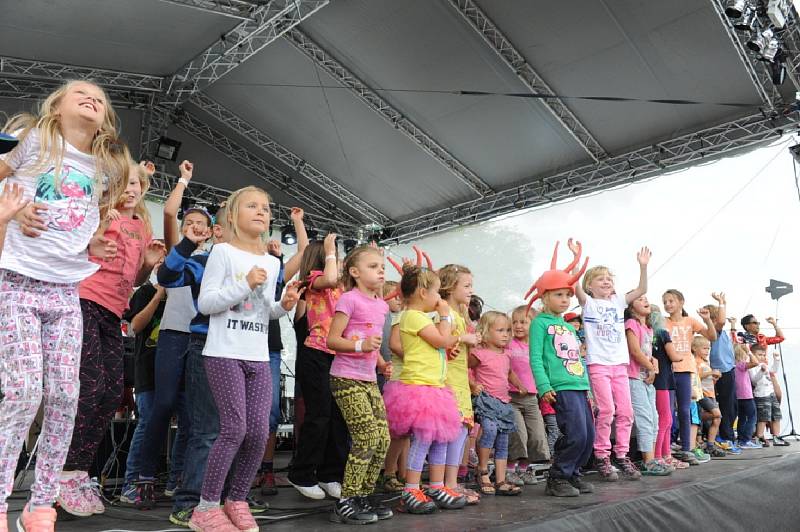 Festival Kefír se přesunul k zámku Kačina