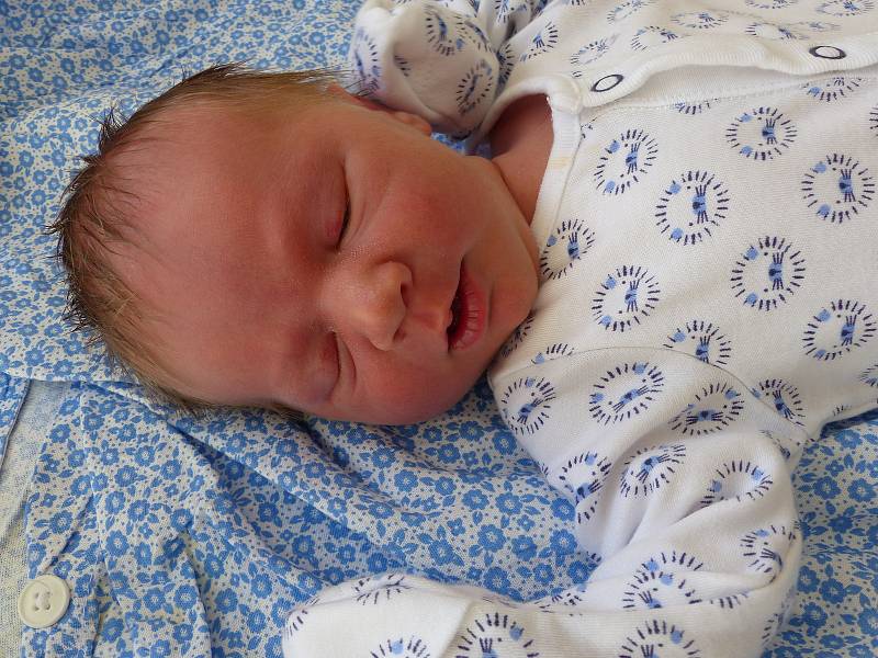 Sebastian Bareš se narodil 18. května 2020 v kolínské porodnici, vážil 3160 g a měřil 50 cm. V Kutné Hoře bude bydlet s maminkou Simonou a tatínkem Michalem.