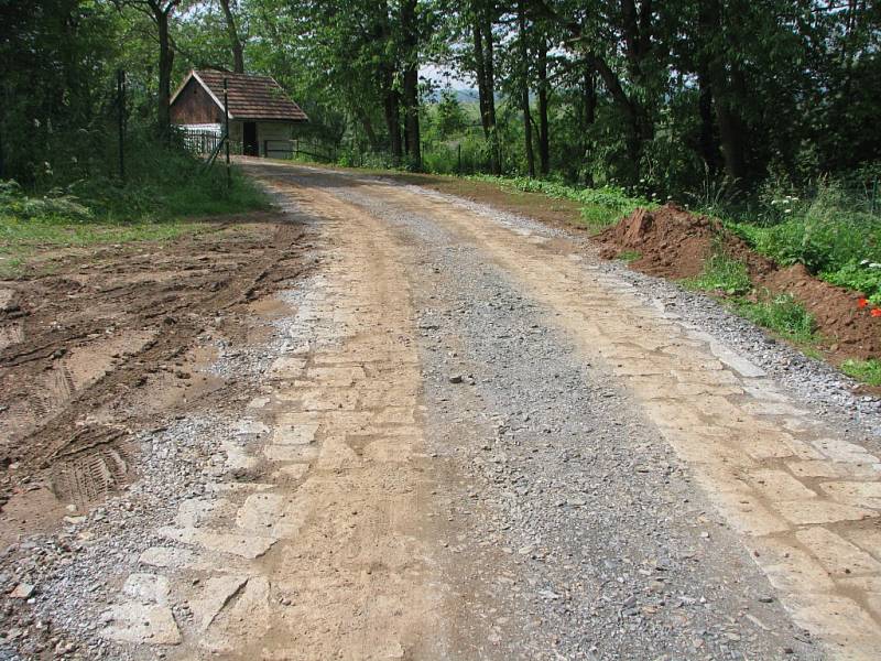 Ve skanzenu je řada nových objektů, změnil se nejen stav, ale i systém cest, chalupy se stmelily do celých usedlostí, vyrostla velká pevná kamenná zeď, nové ploty atd.