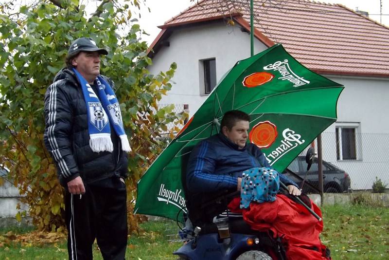 Z utkání Velim - Polepy (1:2).