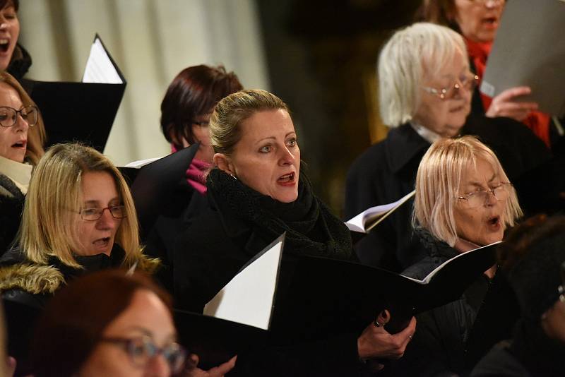 Česká mše vánoční Jakuba Jana Ryby v podání Kolínské filharmonie v chrámu svatého Bartoloměje v Kolíně.