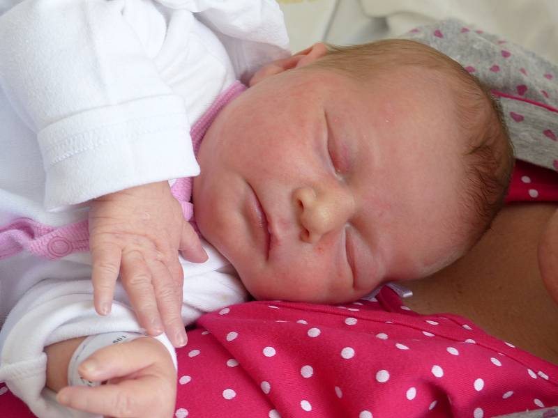 Anna Jányšová se narodila 21. května 2022 v kolínské porodnici, vážila 3530 g a měřila 50 cm. Do Českého Brodu odjela se sestřičkou Toničkou (2) a rodiči Kateřinou a Pavlem.