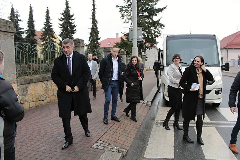 Vládní delegace se rozjela Středočeským krajem.