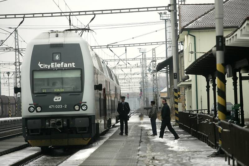 V Pečkách srazilo pendolino seniorku. Na místě svým zraněním podlehla. 10.2. 2009.