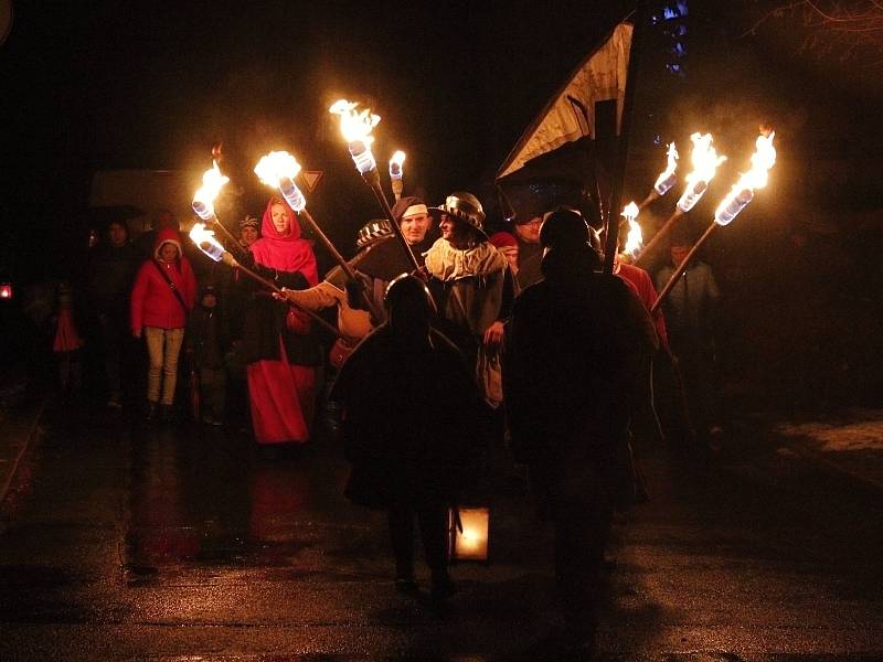 Adventní lampionový průvod v Českém Brodě.