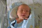 Štěpán Baštecký spatřil světlo světa 20. června 2015. Po narození se chlubil mírami 53 centimetry a 3075 gramů. S maminkou Renatou a tatínkem Jakubem je doma ve Velkém Oseku.