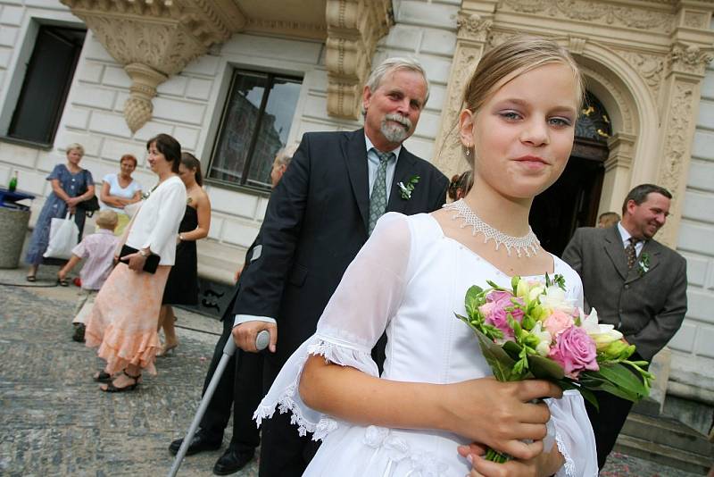 Šťastných osmiček využily i páry na kolínské radnici