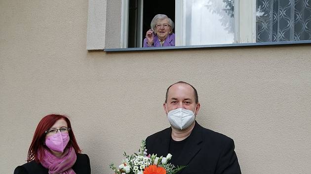 Z oslavy narozenin Zdenky Kašparové, nejstarší obyvatelky Úval a Středočeského kraje.