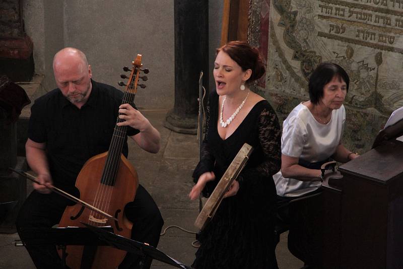 Koncert a odhalení pamětní desky při příležitosti návštěvy z londýnské synagogy