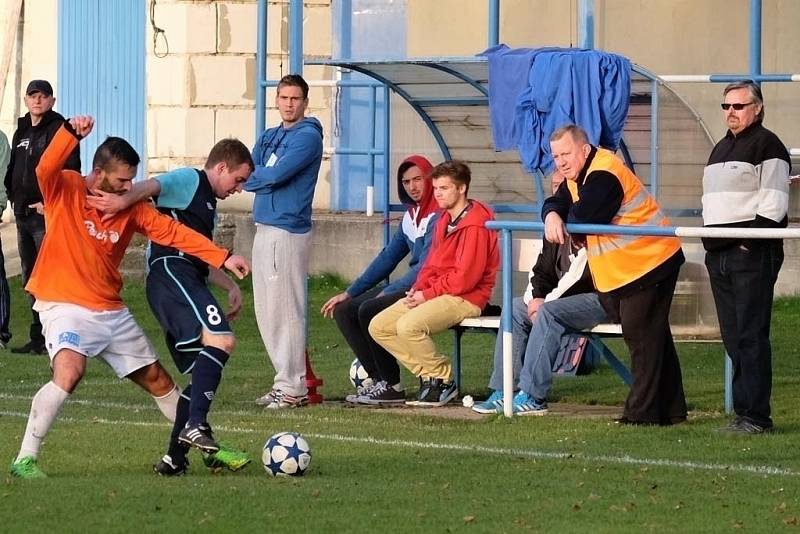 Z utkání Břežany II - Býchory (2:0).