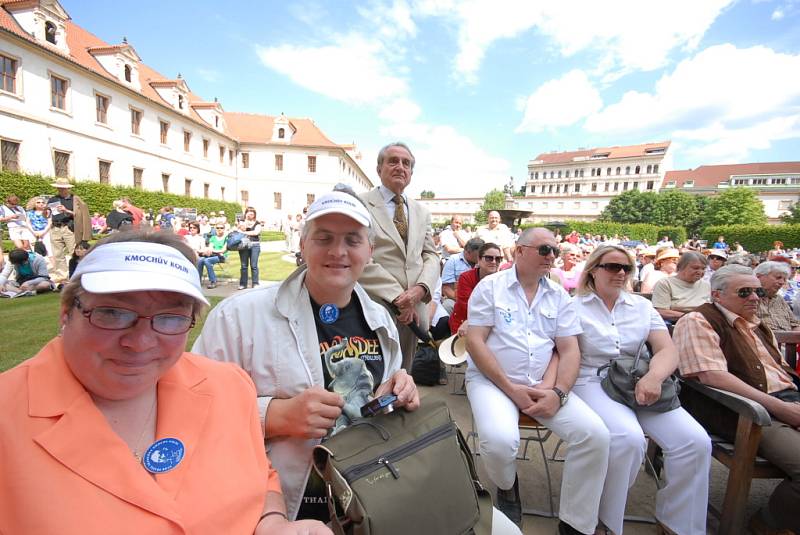 Přátelé Františka Kmocha vyrazili do Prahy na hudební poctu svému slavnému kapelníkovi