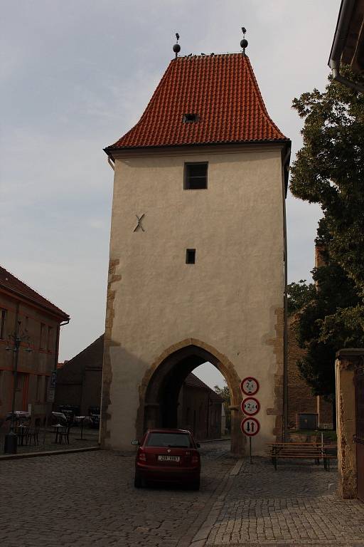 Lidé se při večerní procházce v Kouřimi dozvěděli mnoho o historii.