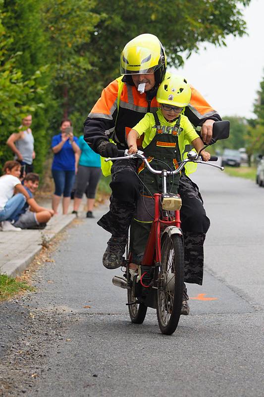 Ze závodu malých motocyklů Kozojedský fichtl 2021.