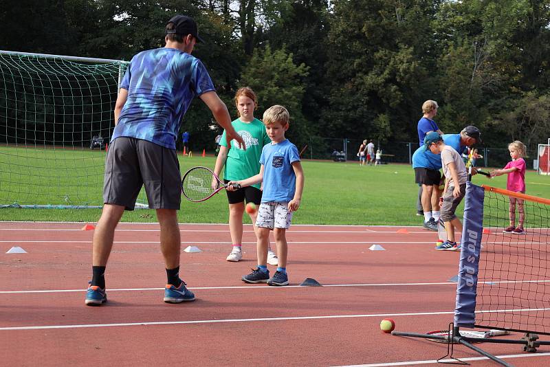 Malí sportovci si vyzkoušeli zrekonstruovaný areál Na Kutilce v Českém Brodě.