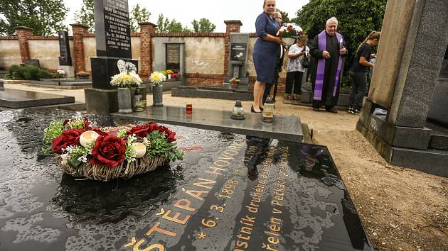 Pietní akt na pečeckém hřbitově v neděli 21. srpna 2022.